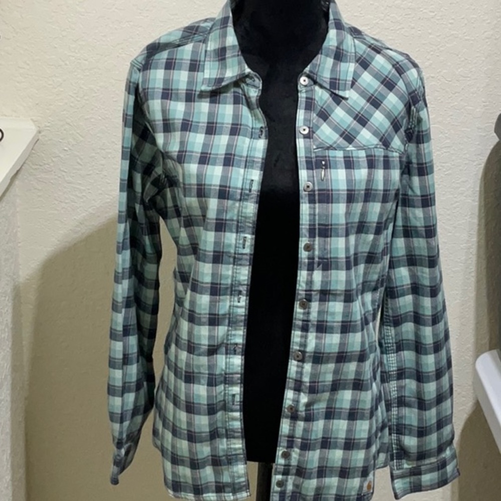 Women’s Carhartt long sleeve button down shirt